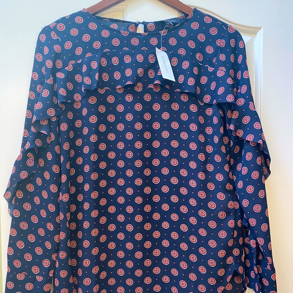 Banana Republic size XS. With tags.